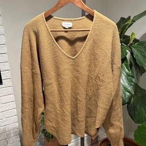 Hudson North Women's Tan V-Neck Sweater